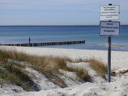 Hiddensee
Signs indicating coastal dune and groynes<br />
Küste - Strand, Küstenlandschaft, Tourismus, Erosion, Überflutung, Küstenschutz
Nardine Stybel, EUCC-D